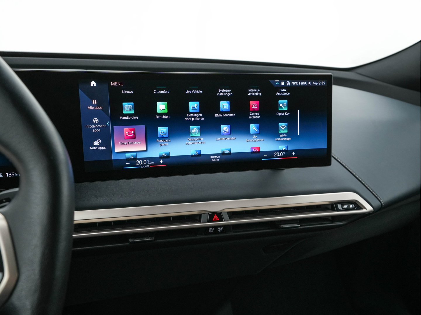 BMW iX xDrive40 High Executive 77 kWh [ 3-Fase ] (INCL-BTW) *PANO | HEAD-UP | SOFT-CLOSE | LEATHER | TOPVIEW | FULL-LED | MEMORY-PACK | HARMAN/KARDON | BLINDSPOT | WIDESCREEN-COCKPIT | HEATED-COMFORTSEATS | DAB | AMBIENTLIGHT | TOWBAR | 22'