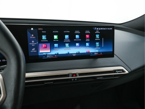 BMW iX xDrive40 High Executive 77 kWh [ 3-Fase ] (INCL-BTW) *PANO | HEAD-UP | SOFT-CLOSE | LEATHER | TOPVIEW | FULL-LED | MEMORY-PACK | HARMAN/KARDON | BLINDSPOT | WIDESCREEN-COCKPIT | HEATED-COMFORTSEATS | DAB | AMBIENTLIGHT | TOWBAR | 22'