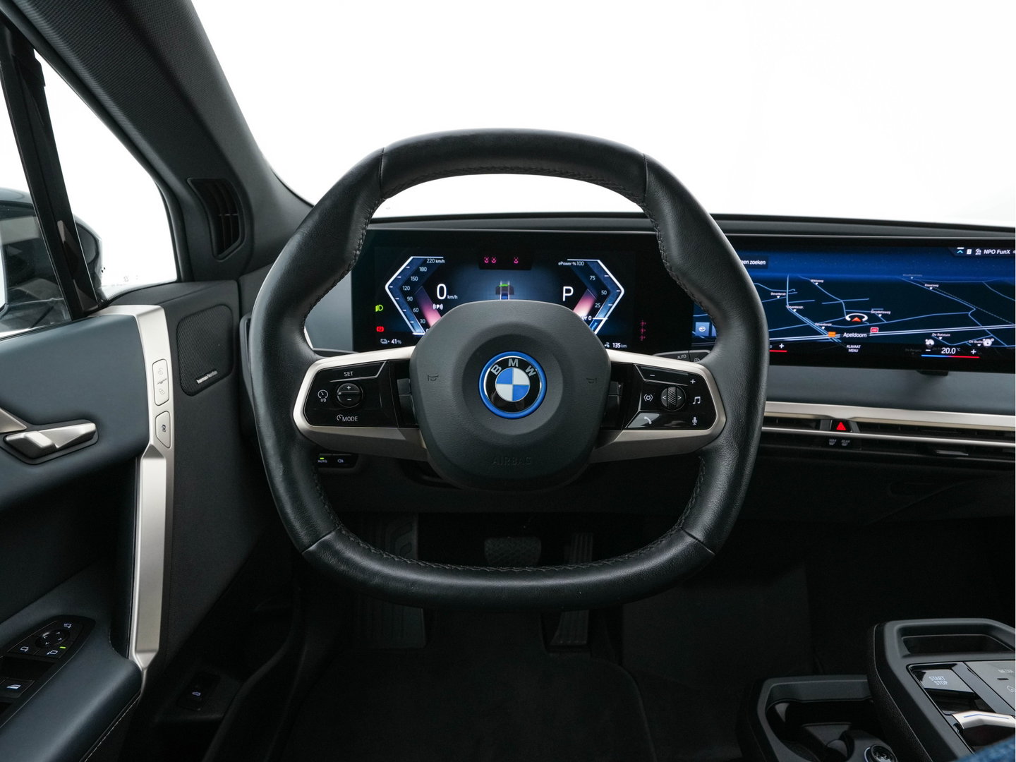 BMW iX xDrive40 High Executive 77 kWh [ 3-Fase ] (INCL-BTW) *PANO | HEAD-UP | SOFT-CLOSE | LEATHER | TOPVIEW | FULL-LED | MEMORY-PACK | HARMAN/KARDON | BLINDSPOT | WIDESCREEN-COCKPIT | HEATED-COMFORTSEATS | DAB | AMBIENTLIGHT | TOWBAR | 22'