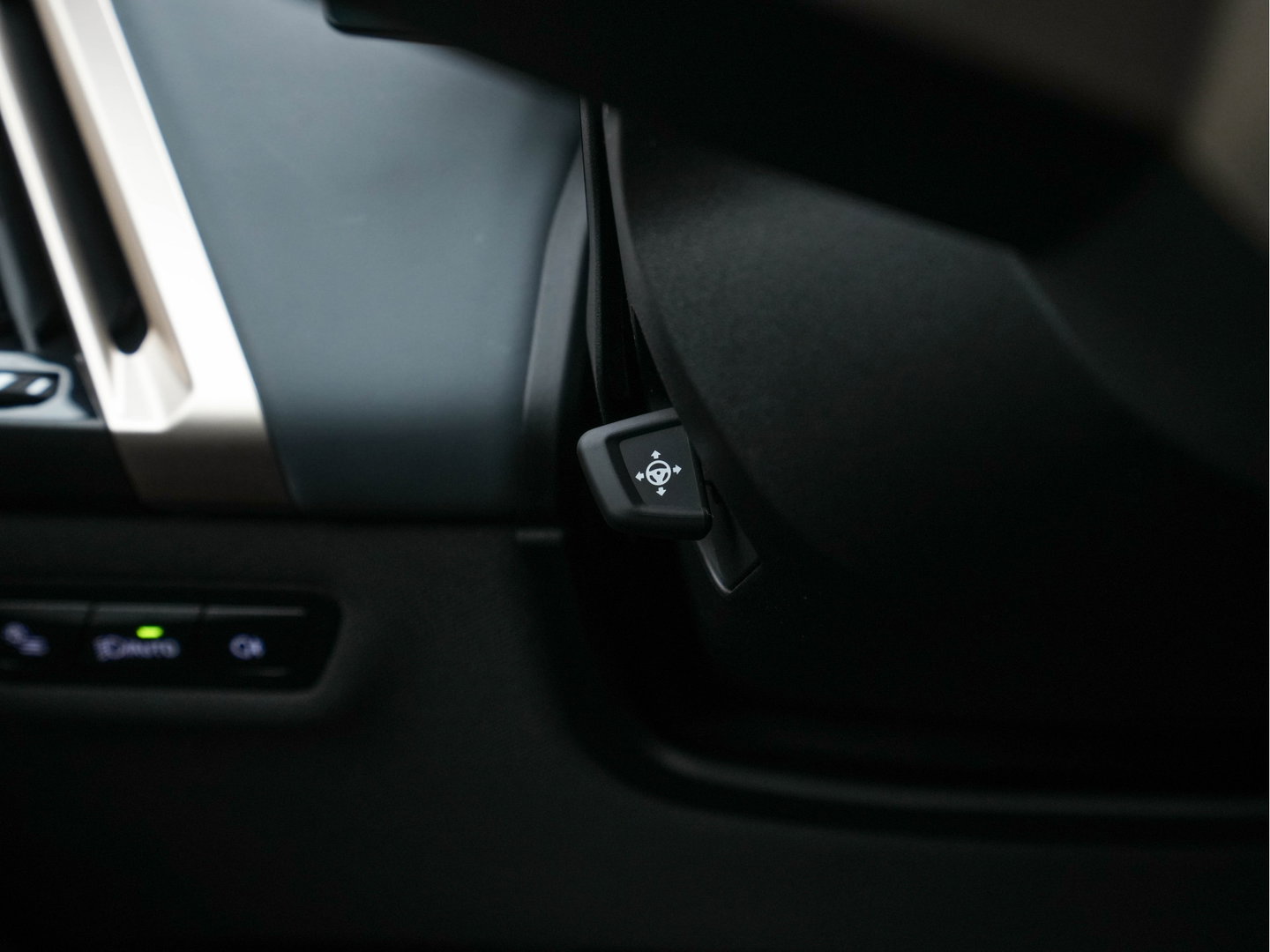 BMW iX xDrive40 High Executive 77 kWh [ 3-Fase ] (INCL-BTW) *PANO | HEAD-UP | SOFT-CLOSE | LEATHER | TOPVIEW | FULL-LED | MEMORY-PACK | HARMAN/KARDON | BLINDSPOT | WIDESCREEN-COCKPIT | HEATED-COMFORTSEATS | DAB | AMBIENTLIGHT | TOWBAR | 22'