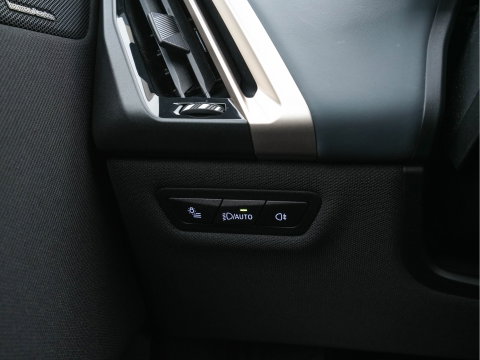 BMW iX xDrive40 High Executive 77 kWh [ 3-Fase ] (INCL-BTW) *PANO | HEAD-UP | SOFT-CLOSE | LEATHER | TOPVIEW | FULL-LED | MEMORY-PACK | HARMAN/KARDON | BLINDSPOT | WIDESCREEN-COCKPIT | HEATED-COMFORTSEATS | DAB | AMBIENTLIGHT | TOWBAR | 22'