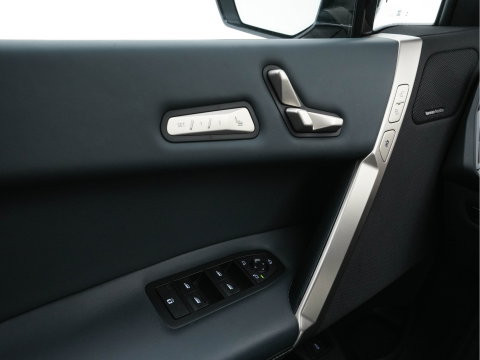 BMW iX xDrive40 High Executive 77 kWh [ 3-Fase ] (INCL-BTW) *PANO | HEAD-UP | SOFT-CLOSE | LEATHER | TOPVIEW | FULL-LED | MEMORY-PACK | HARMAN/KARDON | BLINDSPOT | WIDESCREEN-COCKPIT | HEATED-COMFORTSEATS | DAB | AMBIENTLIGHT | TOWBAR | 22'