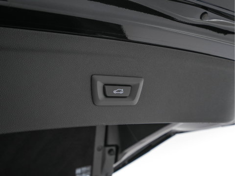 BMW iX xDrive40 High Executive 77 kWh [ 3-Fase ] (INCL-BTW) *PANO | HEAD-UP | SOFT-CLOSE | LEATHER | TOPVIEW | FULL-LED | MEMORY-PACK | HARMAN/KARDON | BLINDSPOT | WIDESCREEN-COCKPIT | HEATED-COMFORTSEATS | DAB | AMBIENTLIGHT | TOWBAR | 22'