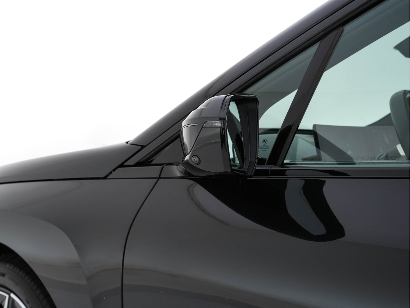 BMW iX xDrive40 High Executive 77 kWh [ 3-Fase ] (INCL-BTW) *PANO | HEAD-UP | SOFT-CLOSE | LEATHER | TOPVIEW | FULL-LED | MEMORY-PACK | HARMAN/KARDON | BLINDSPOT | WIDESCREEN-COCKPIT | HEATED-COMFORTSEATS | DAB | AMBIENTLIGHT | TOWBAR | 22'