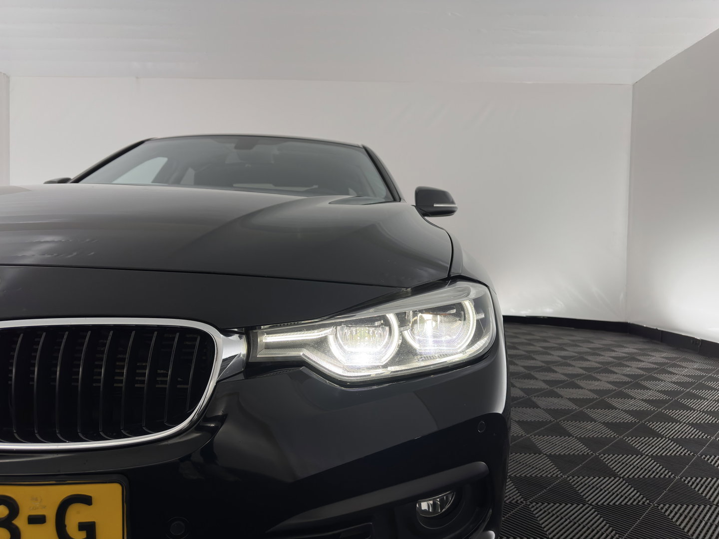 BMW 3-serie 330e Executive (Plug-In) Aut. *LEATHER | FULL-LED | SPORTSEATS | NAVI-FULLMAP | PRIVACY-GLASS | ECC | PDC | CRUISE | 17''ALU*