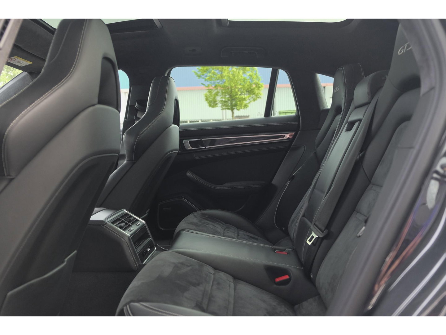 Porsche Panamera Sport Turismo GTS 4.0 V8 460PK SportDesign Pano Sport Chrono Carbon Alcantara 18-weg Sportstoelen Sportuitlaat Luchtvering