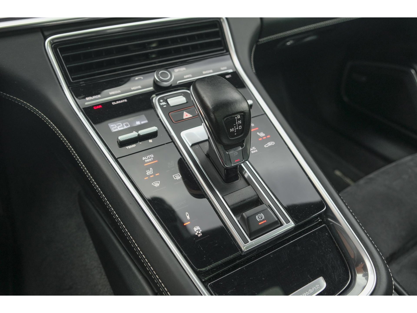Porsche Panamera Sport Turismo GTS 4.0 V8 460PK SportDesign Pano Sport Chrono Carbon Alcantara 18-weg Sportstoelen Sportuitlaat Luchtvering