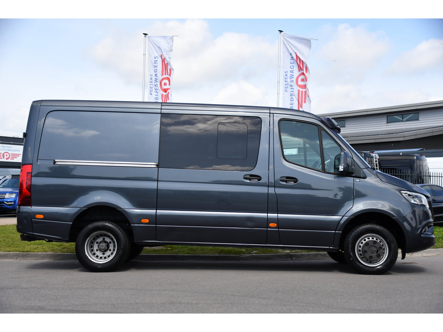 Mercedes-Benz Sprinter 519 V6 3.0 CDI L2H1 DC PB Edition N1, Cruise, Camera, Carplay, LED, 2 x Schuifdeur, 3500kg trekhaak, 10,5'' Mbux, Leder,