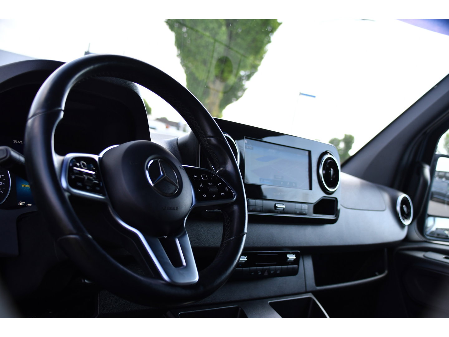 Mercedes-Benz Sprinter 519 V6 3.0 CDI L2H1 DC PB Edition N1, Cruise, Camera, Carplay, LED, 2 x Schuifdeur, 3500kg trekhaak, 10,5'' Mbux, Leder,