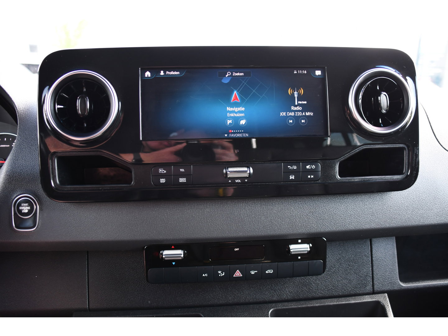 Mercedes-Benz Sprinter 519 V6 3.0 CDI L2H1 DC PB Edition N1, Cruise, Camera, Carplay, LED, 2 x Schuifdeur, 3500kg trekhaak, 10,5'' Mbux, Leder,