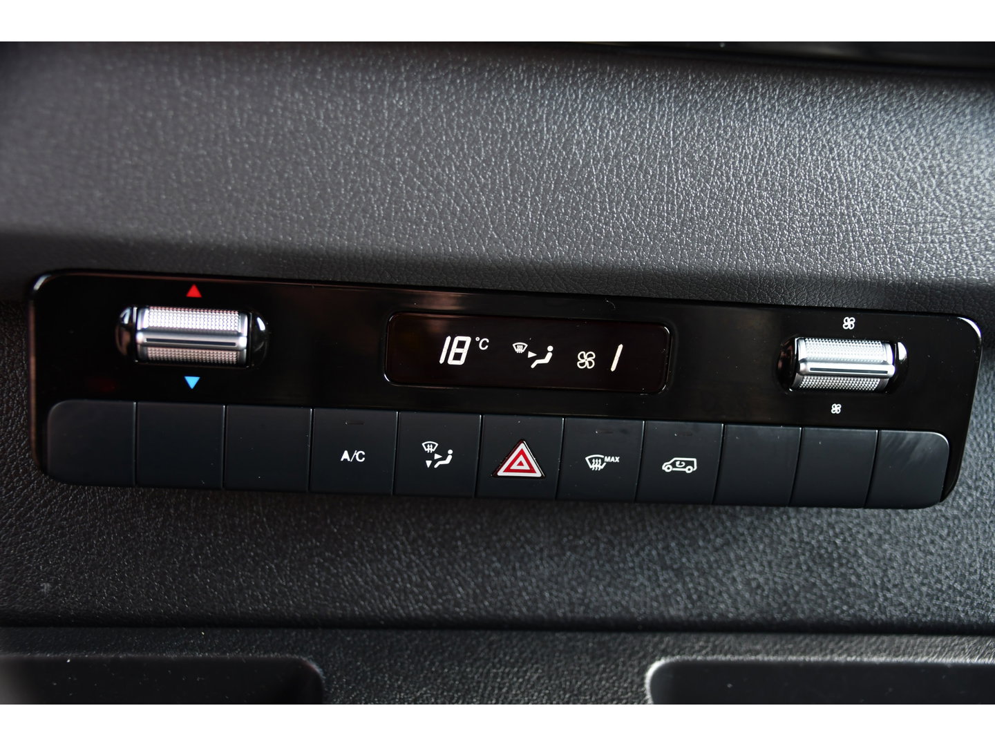 Mercedes-Benz Sprinter 519 V6 3.0 CDI L2H1 DC PB Edition N1, Cruise, Camera, Carplay, LED, 2 x Schuifdeur, 3500kg trekhaak, 10,5'' Mbux, Leder,