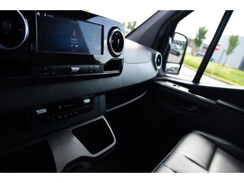 Mercedes-Benz Sprinter 519 V6 3.0 CDI L2H1 DC PB Edition N1, Cruise, Camera, Carplay, LED, 2 x Schuifdeur, 3500kg trekhaak, 10,5'' Mbux, Leder,
