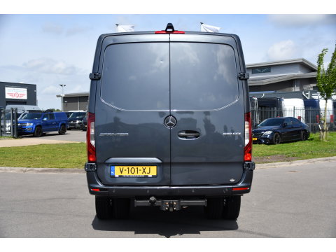 Mercedes-Benz Sprinter 519 V6 3.0 CDI L2H1 DC PB Edition N1, Cruise, Camera, Carplay, LED, 2 x Schuifdeur, 3500kg trekhaak, 10,5'' Mbux, Leder,