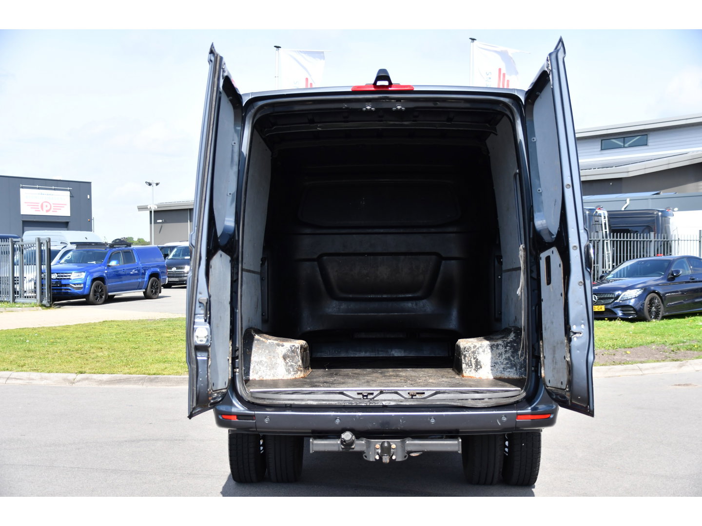 Mercedes-Benz Sprinter 519 V6 3.0 CDI L2H1 DC PB Edition N1, Cruise, Camera, Carplay, LED, 2 x Schuifdeur, 3500kg trekhaak, 10,5'' Mbux, Leder,