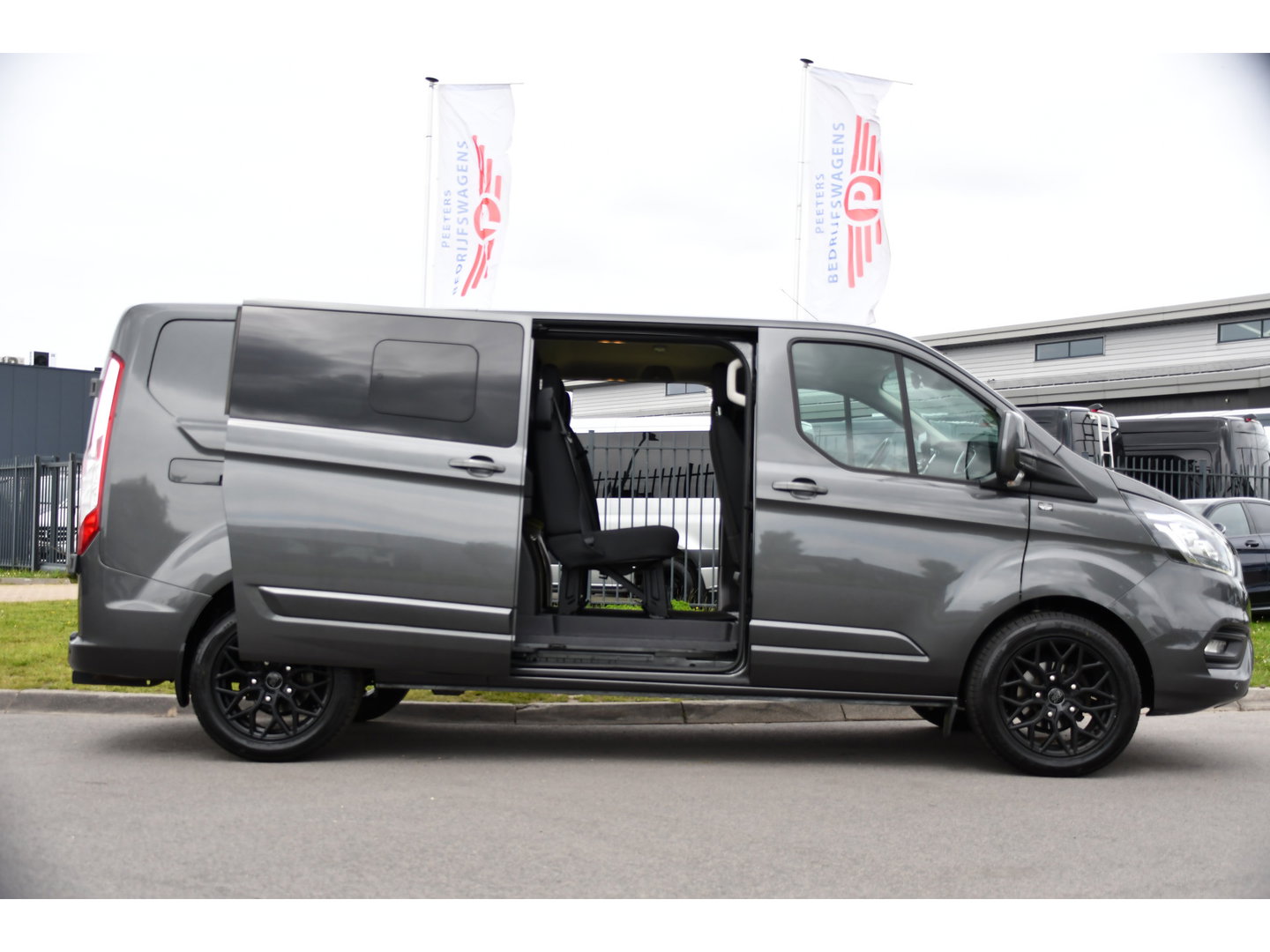 Ford Transit Custom 300 2.0 TDCI L2H1 Limited DC PB Edition Cruise, Camera, Carplay, LED, 2 x Schuifdeur, Stoelverwarming, 170pk, Trekhaak, NAVI, Uniek!