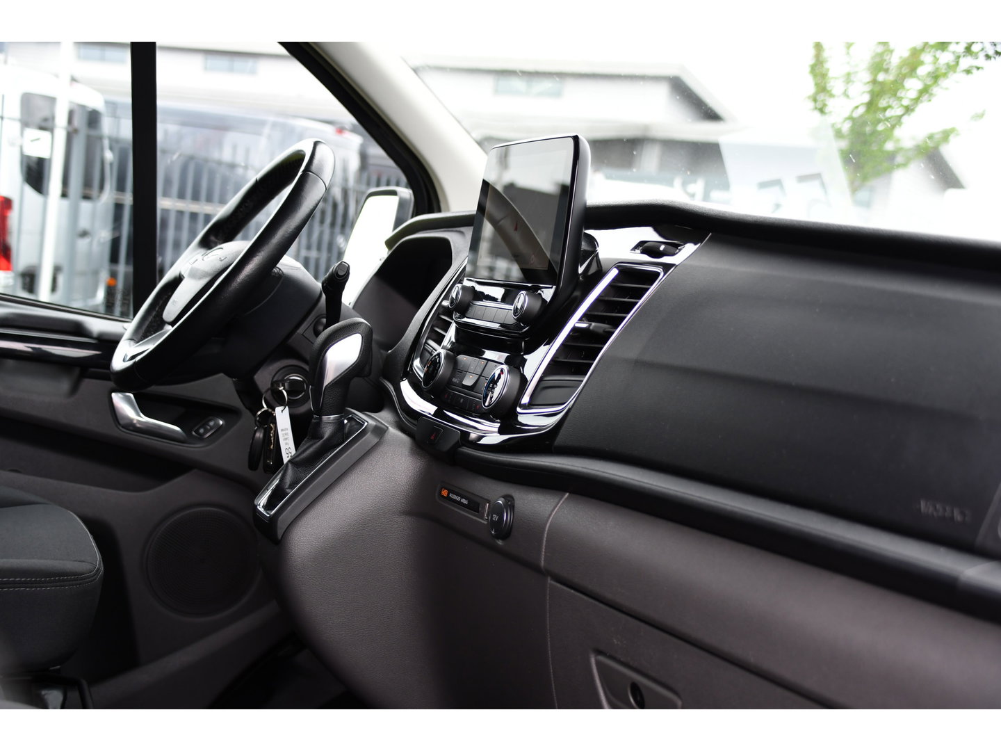 Ford Transit Custom 300 2.0 TDCI L2H1 Limited DC PB Edition Cruise, Camera, Carplay, LED, 2 x Schuifdeur, Stoelverwarming, 170pk, Trekhaak, NAVI, Uniek!