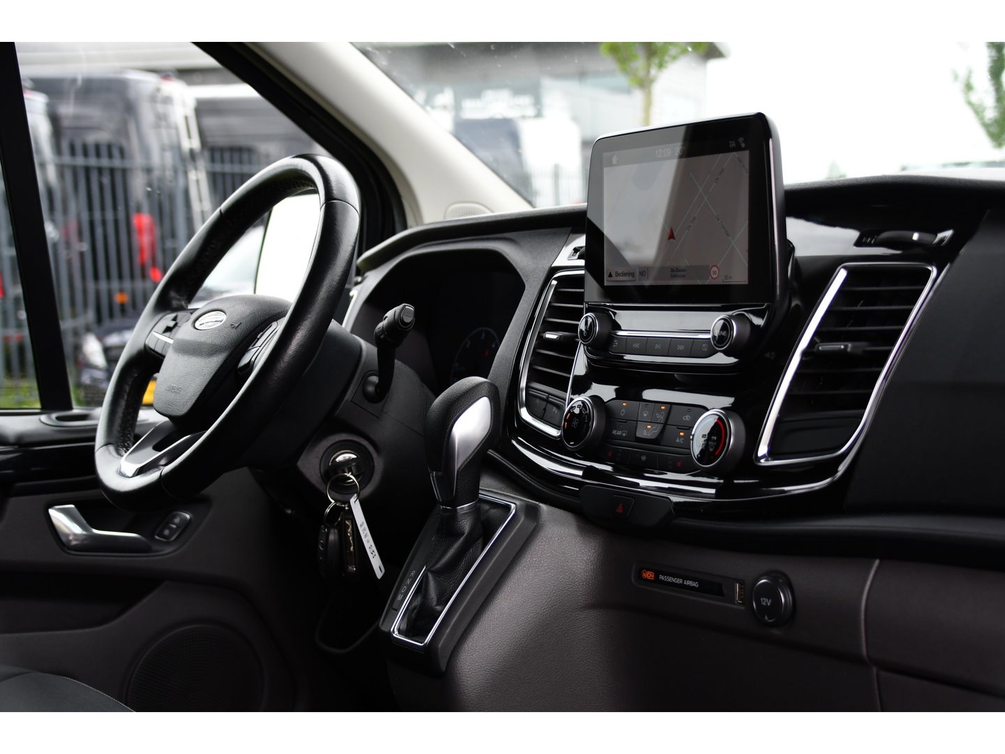 Ford Transit Custom 300 2.0 TDCI L2H1 Limited DC PB Edition Cruise, Camera, Carplay, LED, 2 x Schuifdeur, Stoelverwarming, 170pk, Trekhaak, NAVI, Uniek!