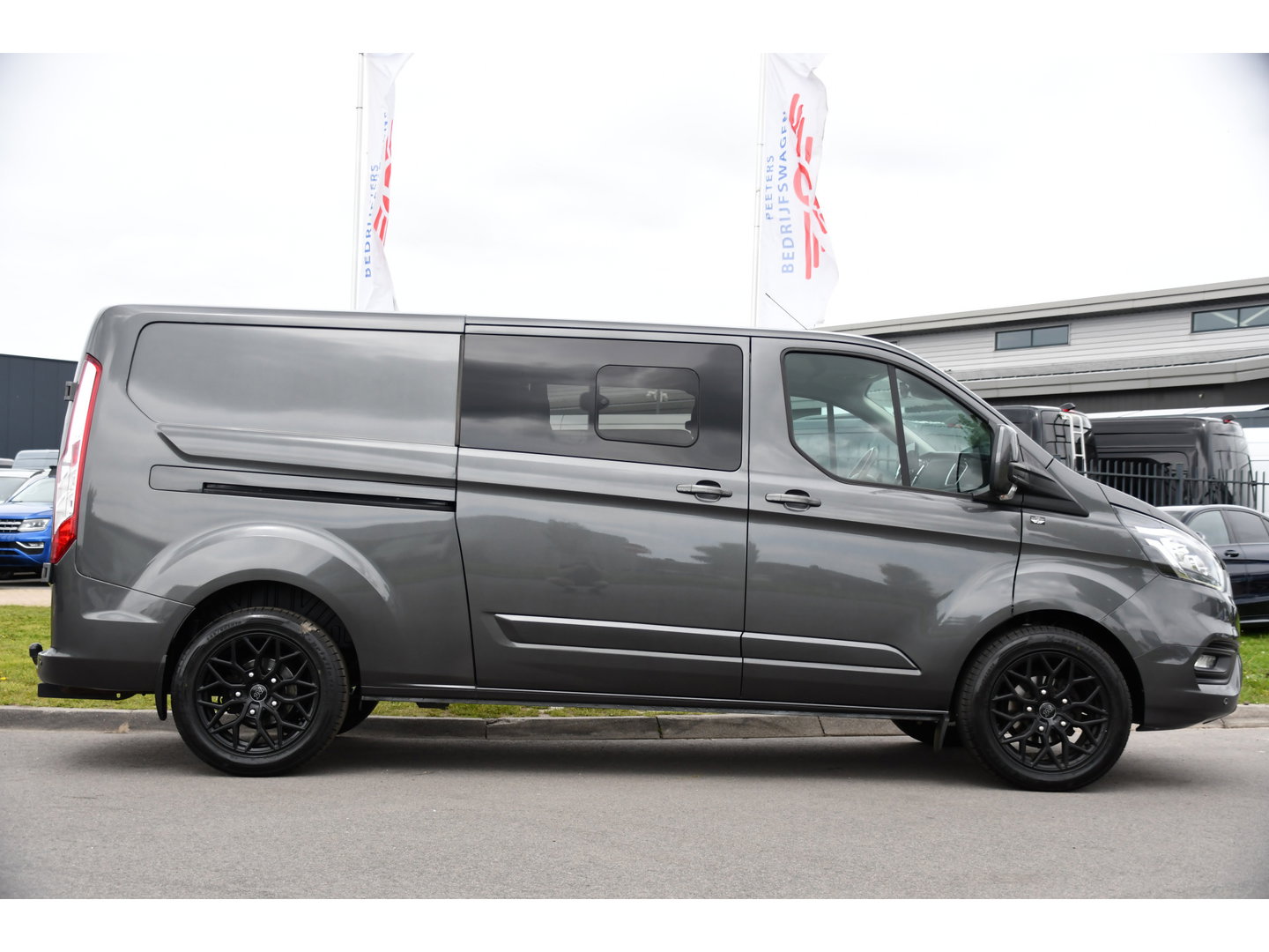 Ford Transit Custom 300 2.0 TDCI L2H1 Limited DC PB Edition Cruise, Camera, Carplay, LED, 2 x Schuifdeur, Stoelverwarming, 170pk, Trekhaak, NAVI, Uniek!