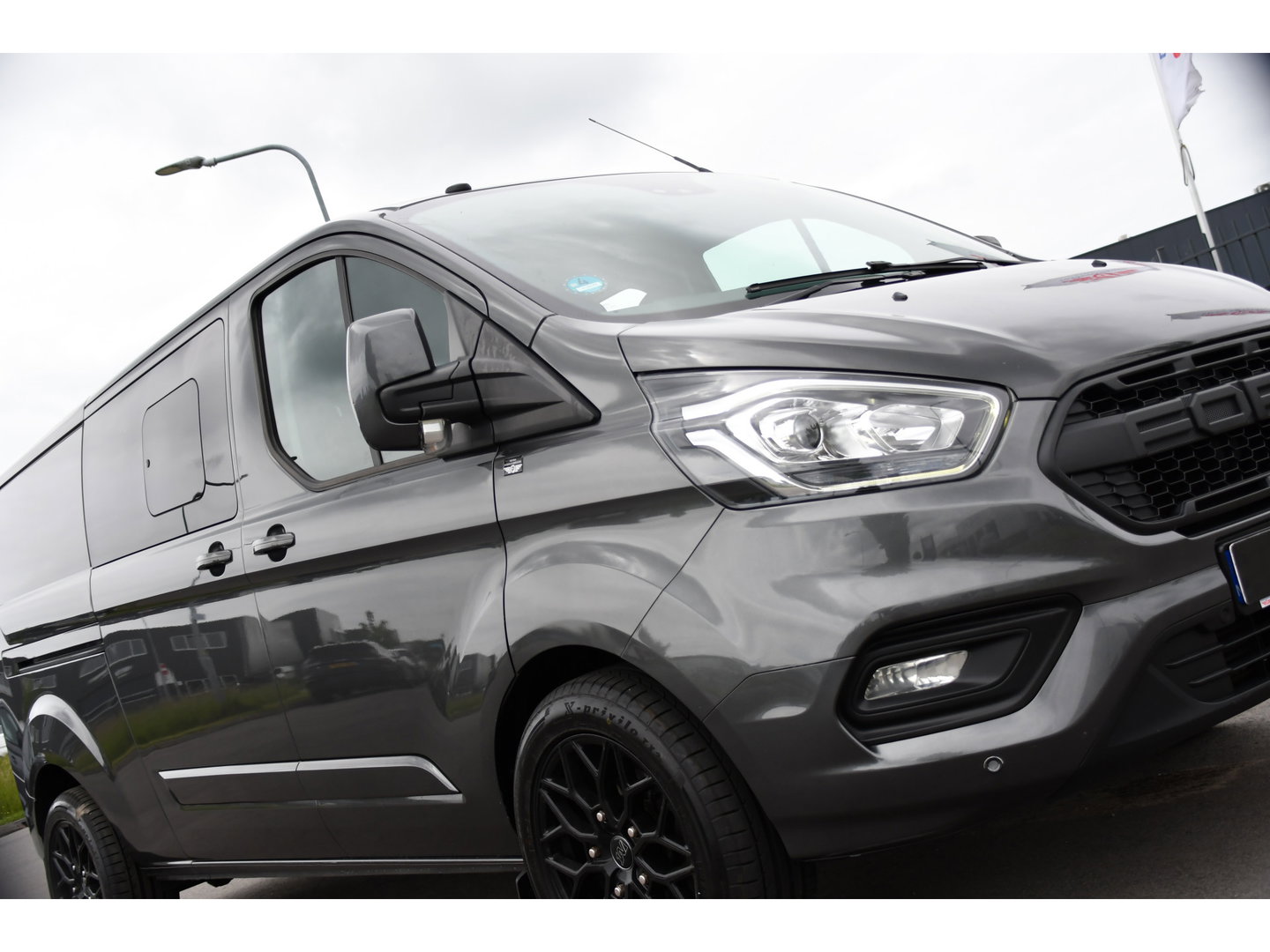 Ford Transit Custom 300 2.0 TDCI L2H1 Limited DC PB Edition Cruise, Camera, Carplay, LED, 2 x Schuifdeur, Stoelverwarming, 170pk, Trekhaak, NAVI, Uniek!
