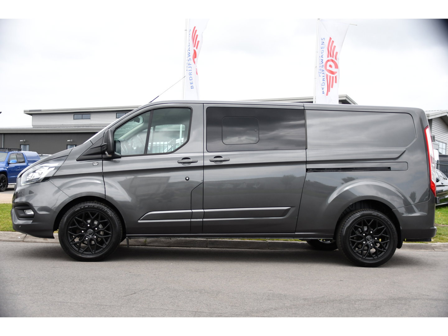 Ford Transit Custom 300 2.0 TDCI L2H1 Limited DC PB Edition Cruise, Camera, Carplay, LED, 2 x Schuifdeur, Stoelverwarming, 170pk, Trekhaak, NAVI, Uniek!