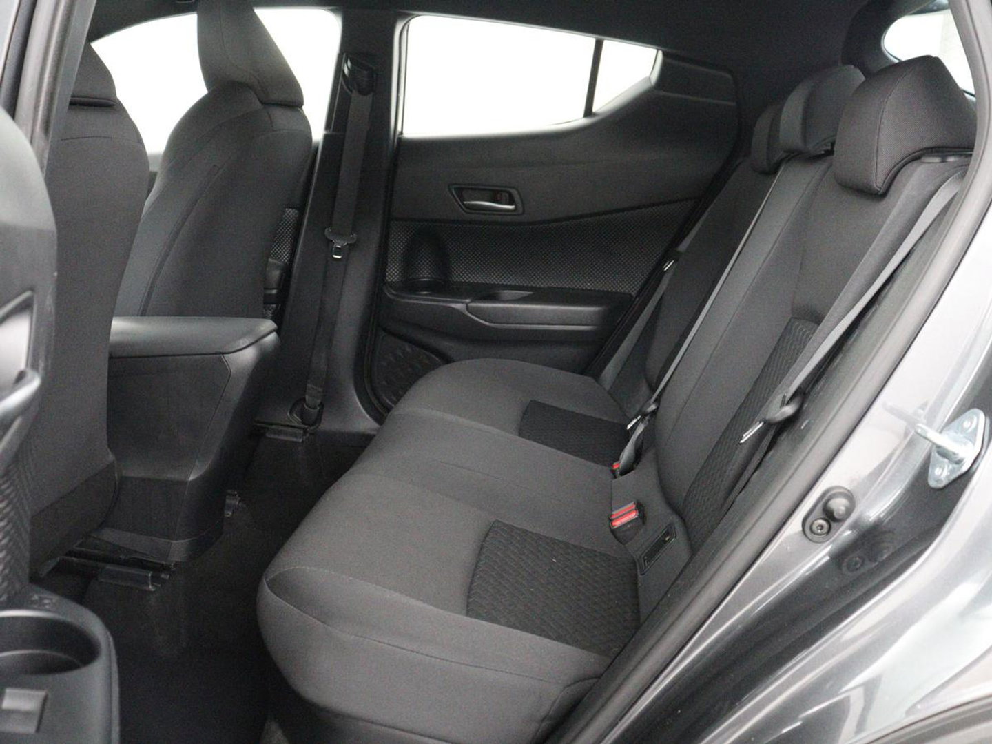 Toyota C-HR 2.0 Hybrid Dynamic | Stoelverwarming | Adaptive cruise | Camera | Carplay | Navigatie | Climate control | Bluetooth