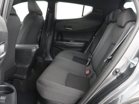 Toyota C-HR 2.0 Hybrid Dynamic | Stoelverwarming | Adaptive cruise | Camera | Carplay | Navigatie | Climate control | Bluetooth