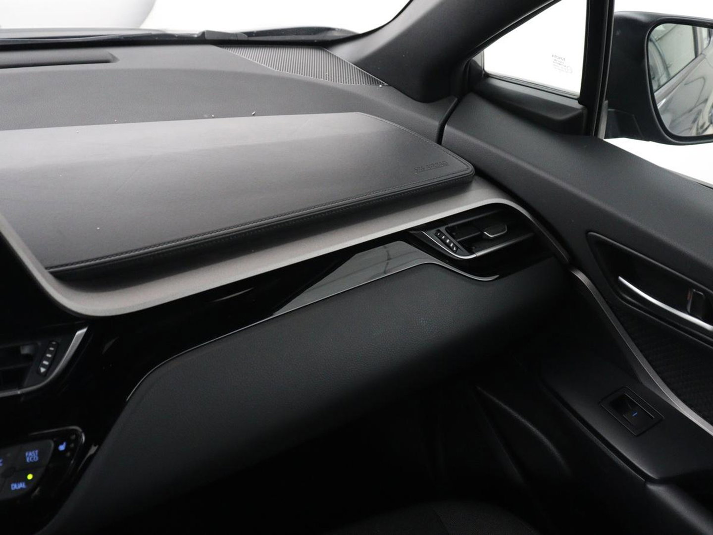 Toyota C-HR 2.0 Hybrid Dynamic | Stoelverwarming | Adaptive cruise | Camera | Carplay | Navigatie | Climate control | Bluetooth