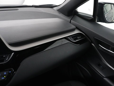 Toyota C-HR 2.0 Hybrid Dynamic | Stoelverwarming | Adaptive cruise | Camera | Carplay | Navigatie | Climate control | Bluetooth