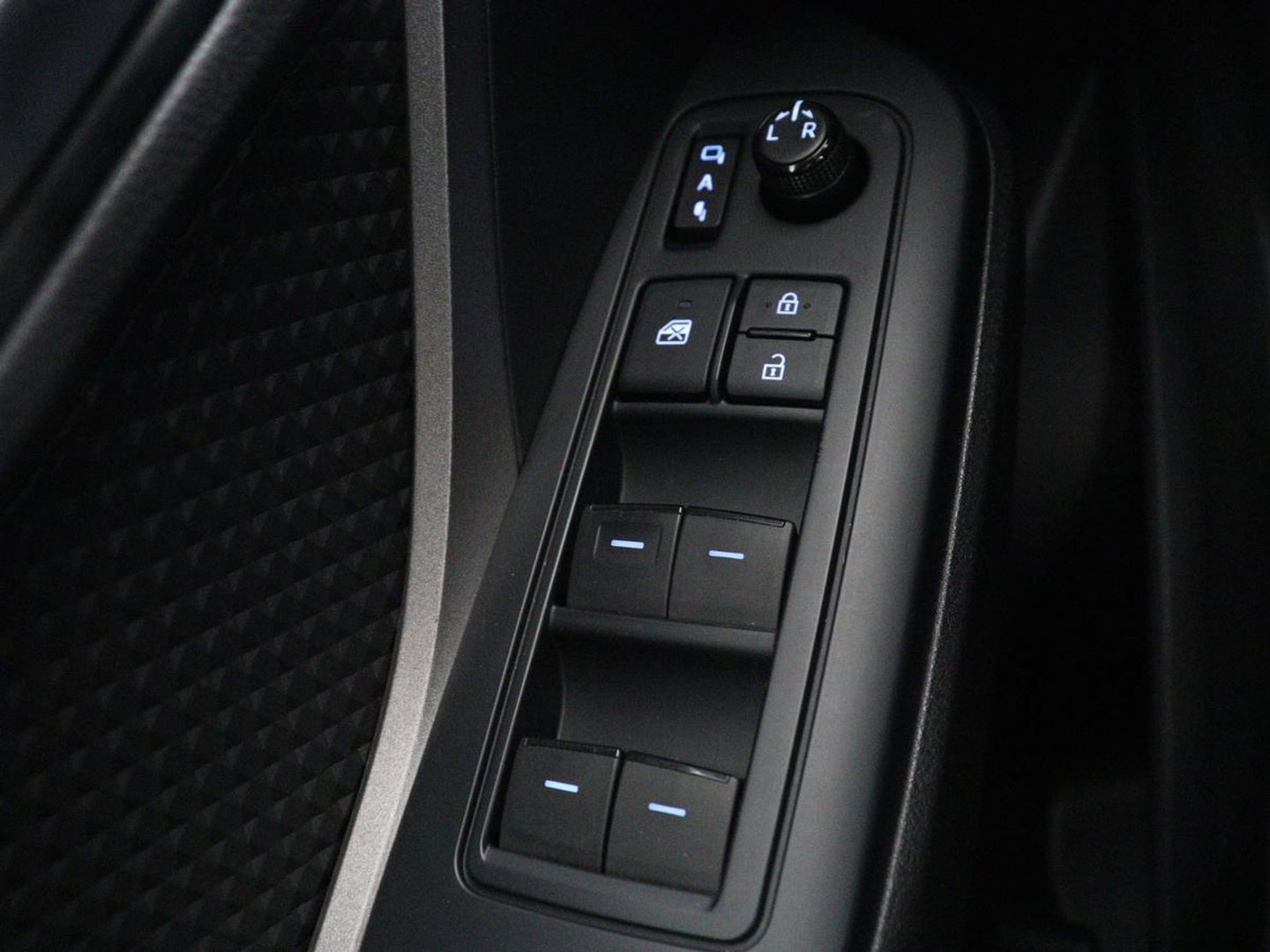 Toyota C-HR 2.0 Hybrid Dynamic | Stoelverwarming | Adaptive cruise | Camera | Carplay | Navigatie | Climate control | Bluetooth