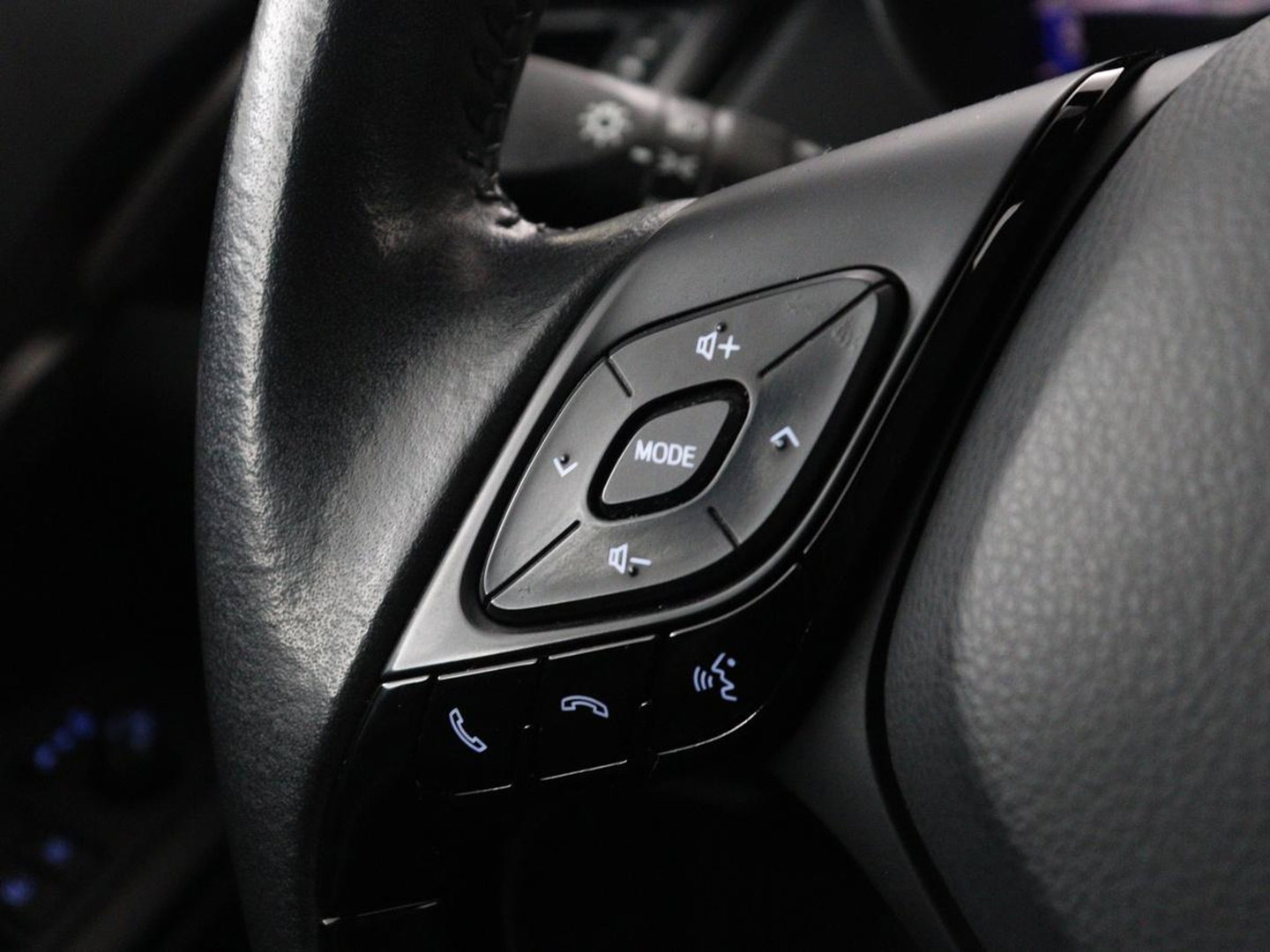 Toyota C-HR 2.0 Hybrid Dynamic | Stoelverwarming | Adaptive cruise | Camera | Carplay | Navigatie | Climate control | Bluetooth