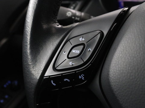 Toyota C-HR 2.0 Hybrid Dynamic | Stoelverwarming | Adaptive cruise | Camera | Carplay | Navigatie | Climate control | Bluetooth