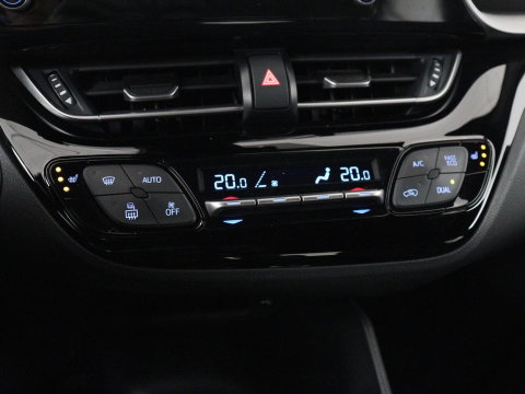 Toyota C-HR 2.0 Hybrid Dynamic | Stoelverwarming | Adaptive cruise | Camera | Carplay | Navigatie | Climate control | Bluetooth