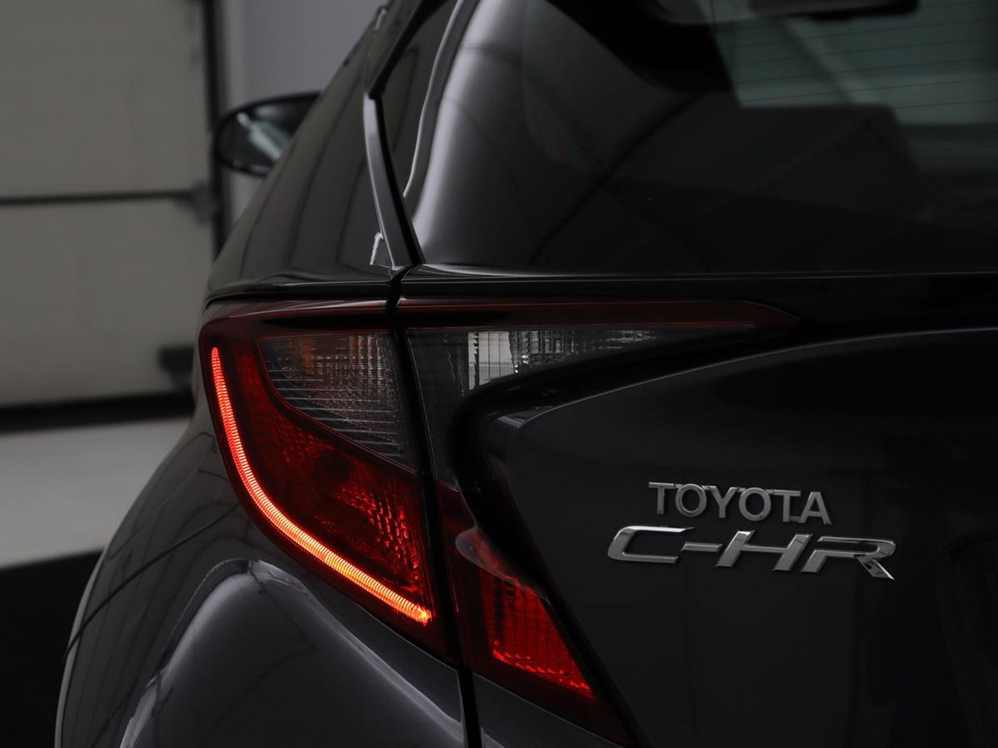 Toyota C-HR 2.0 Hybrid Dynamic | Stoelverwarming | Adaptive cruise | Camera | Carplay | Navigatie | Climate control | Bluetooth