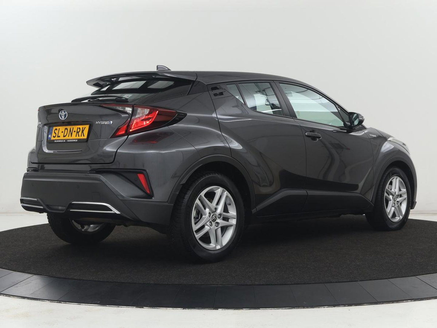 Toyota C-HR 2.0 Hybrid Dynamic | Stoelverwarming | Adaptive cruise | Camera | Carplay | Navigatie | Climate control | Bluetooth