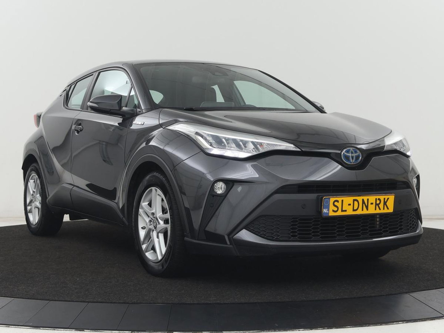 Toyota C-HR 2.0 Hybrid Dynamic | Stoelverwarming | Adaptive cruise | Camera | Carplay | Navigatie | Climate control | Bluetooth