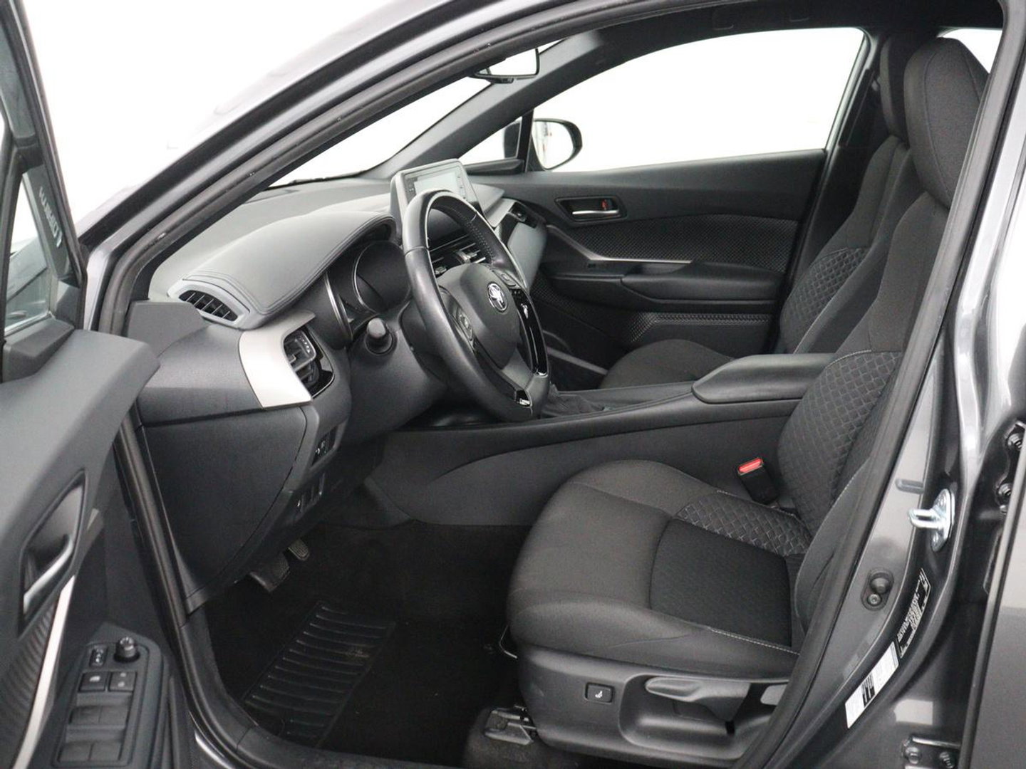 Toyota C-HR 2.0 Hybrid Dynamic | Stoelverwarming | Adaptive cruise | Camera | Carplay | Navigatie | Climate control | Bluetooth