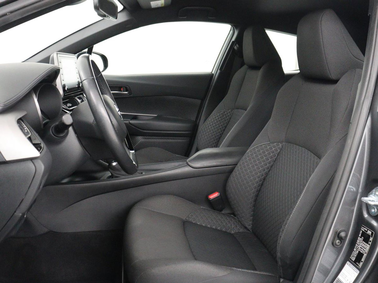 Toyota C-HR 2.0 Hybrid Dynamic | Stoelverwarming | Adaptive cruise | Camera | Carplay | Navigatie | Climate control | Bluetooth