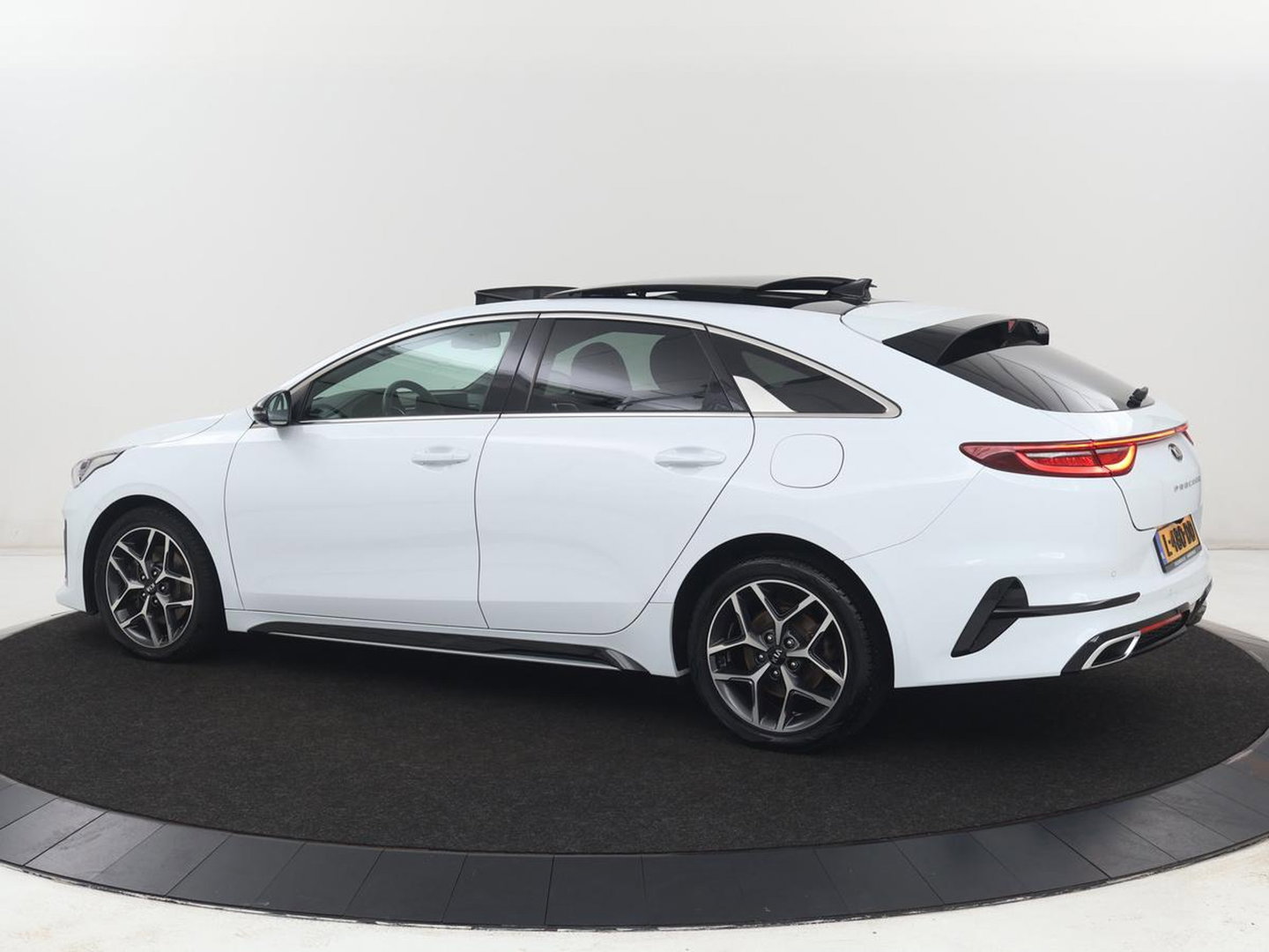 Kia ProCeed 1.5 T-GDi MHEV GT-Line Edition | Panoramadak | Carplay | Camera | Navigatie | Parkeerhulp | DAB | Climate control | Bluetooth | Cruise control