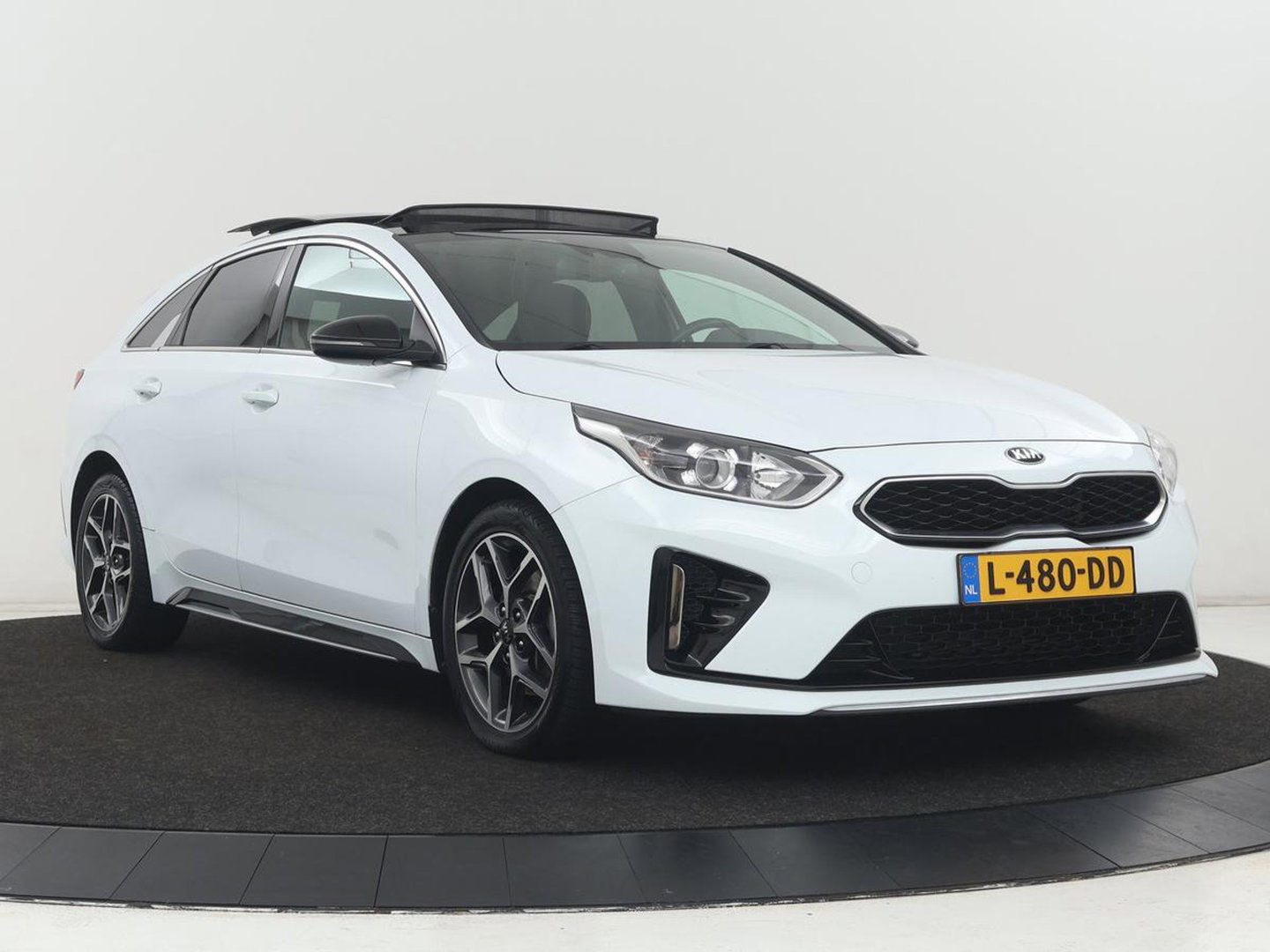 Kia ProCeed 1.5 T-GDi MHEV GT-Line Edition | Panoramadak | Carplay | Camera | Navigatie | Parkeerhulp | DAB | Climate control | Bluetooth | Cruise control