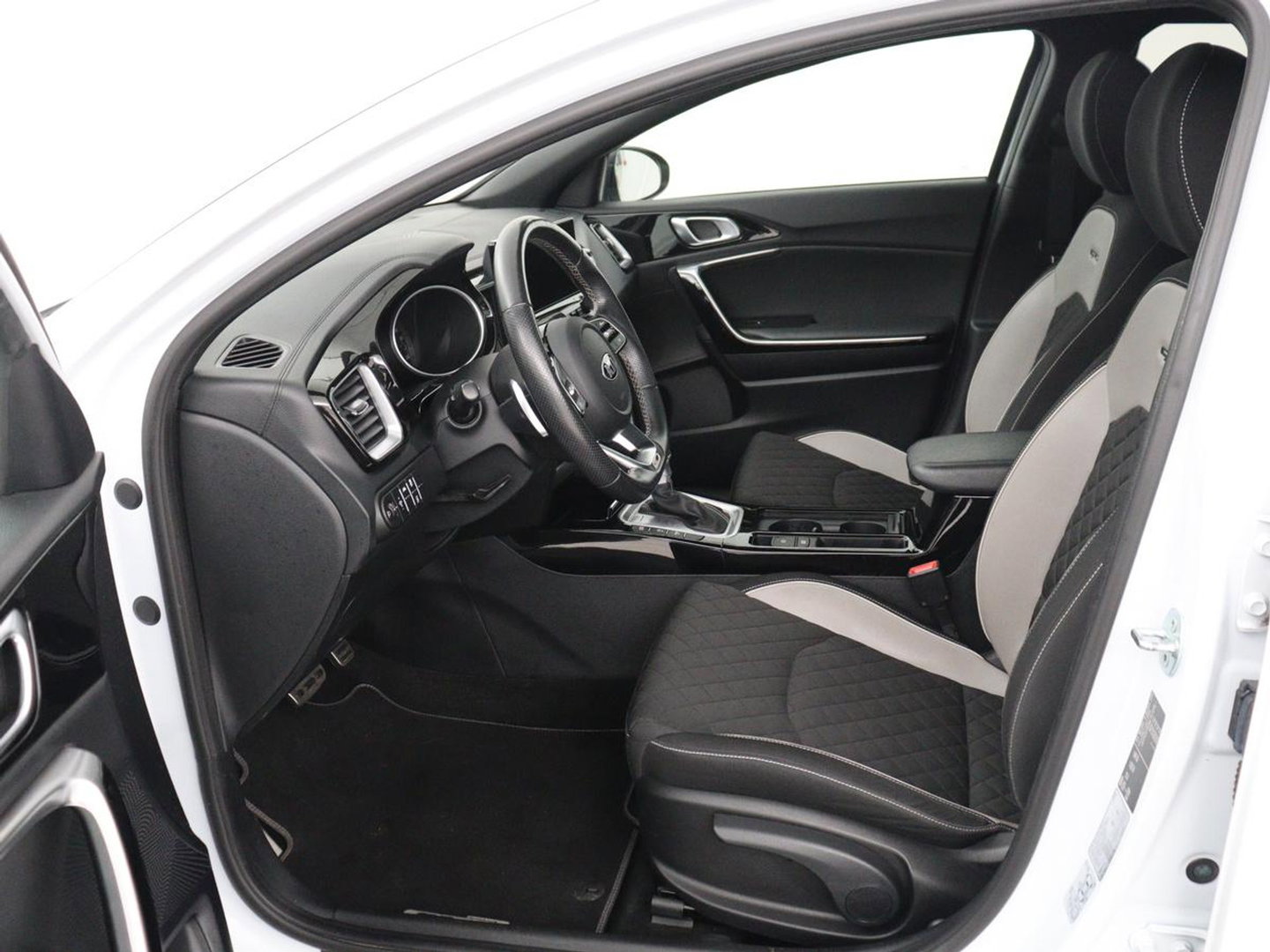 Kia ProCeed 1.5 T-GDi MHEV GT-Line Edition | Panoramadak | Carplay | Camera | Navigatie | Parkeerhulp | DAB | Climate control | Bluetooth | Cruise control
