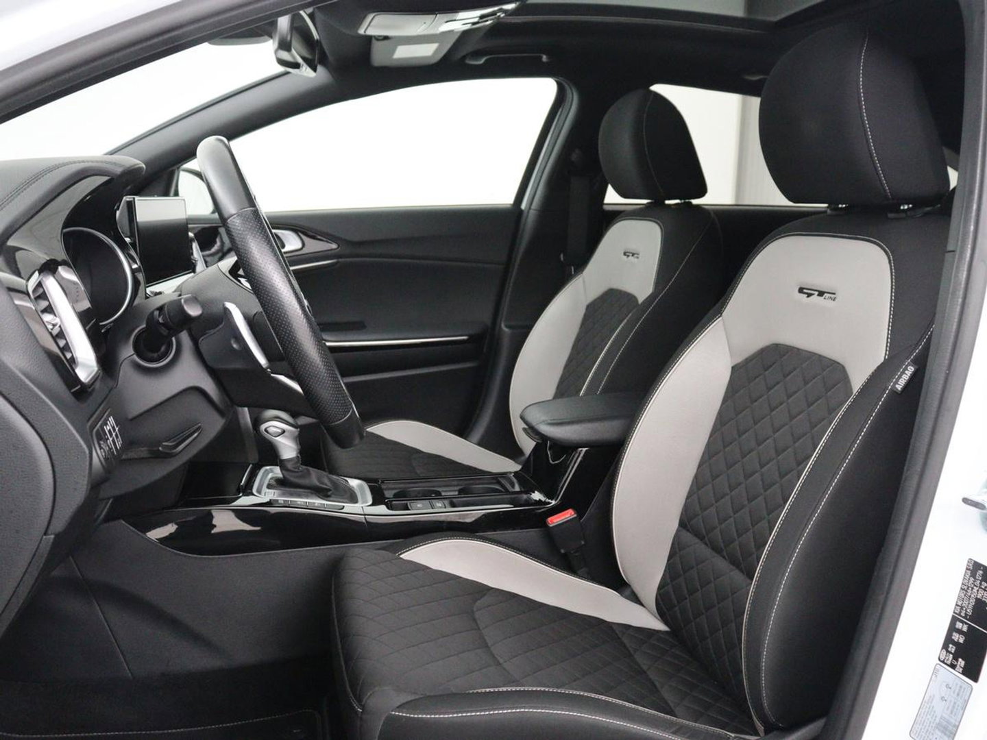 Kia ProCeed 1.5 T-GDi MHEV GT-Line Edition | Panoramadak | Carplay | Camera | Navigatie | Parkeerhulp | DAB | Climate control | Bluetooth | Cruise control