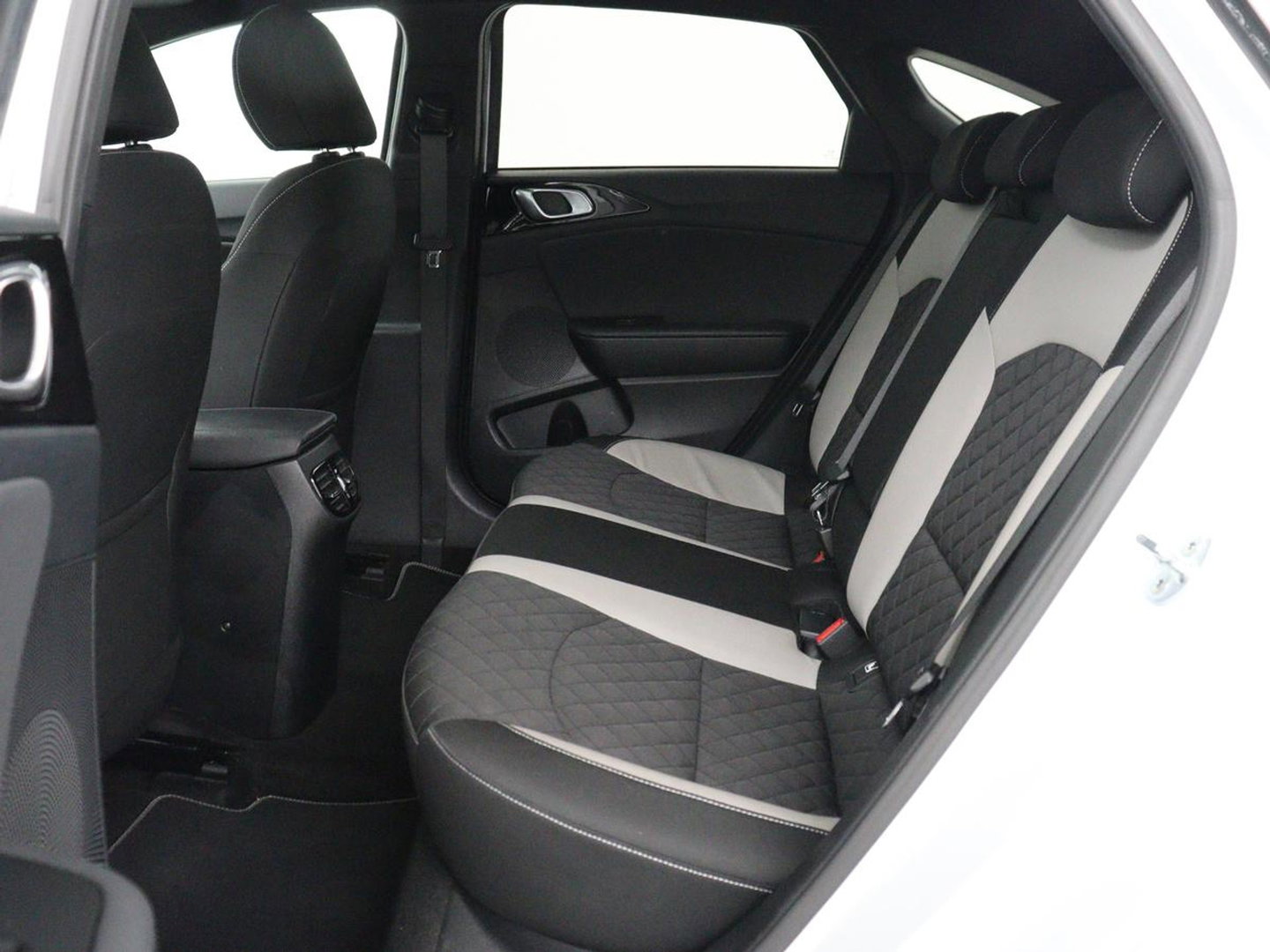 Kia ProCeed 1.5 T-GDi MHEV GT-Line Edition | Panoramadak | Carplay | Camera | Navigatie | Parkeerhulp | DAB | Climate control | Bluetooth | Cruise control