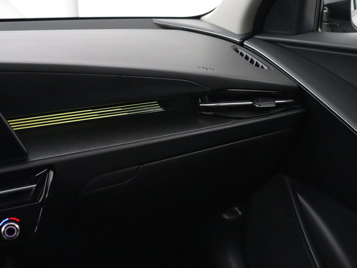 Kia Niro 1.6 GDi Hybrid DynamicLine | Trekhaak | Adaptive cruise | Camera | Carplay | Half leder | Navigatie | Sfeerverlichting | File Assistent | Parkeerhulp | Keyless | Climate control