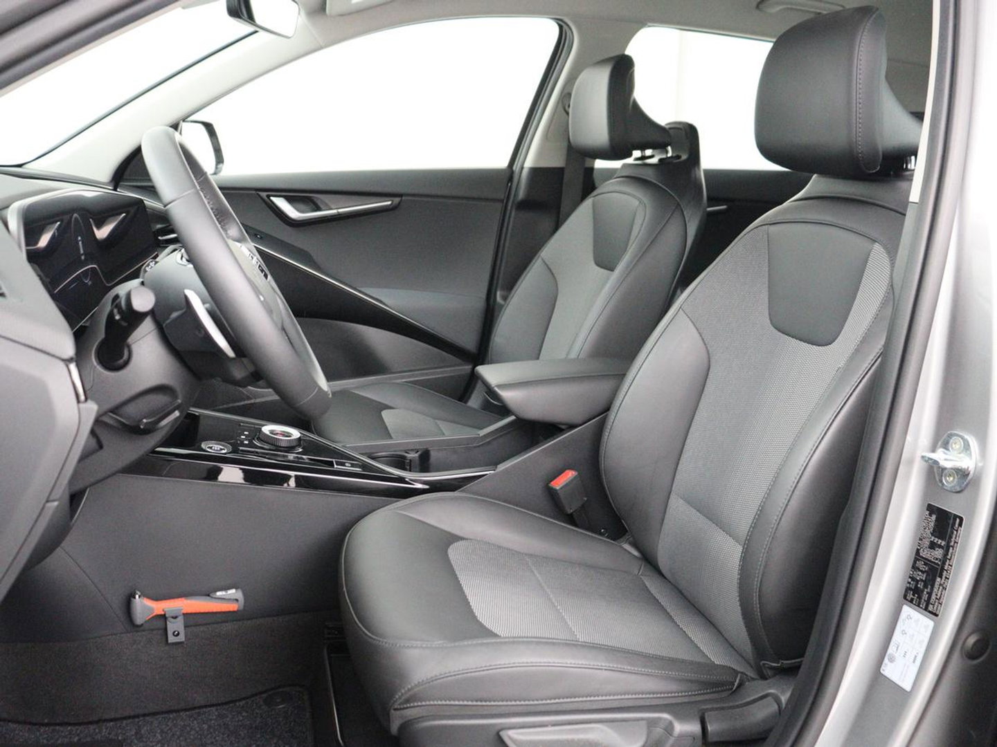 Kia Niro 1.6 GDi Hybrid DynamicLine | Trekhaak | Adaptive cruise | Camera | Carplay | Half leder | Navigatie | Sfeerverlichting | File Assistent | Parkeerhulp | Keyless | Climate control