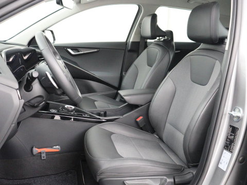 Kia Niro 1.6 GDi Hybrid DynamicLine | Trekhaak | Adaptive cruise | Camera | Carplay | Half leder | Navigatie | Sfeerverlichting | File Assistent | Parkeerhulp | Keyless | Climate control