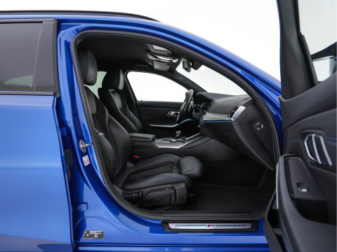 BMW 3 Serie Touring 330e High Executive M-Sportpack (Plug-in) Aut. *LEATHER-MICROFIBRE | FULL-LED | DIGI-COCKPIT | HEATED-SPORTSEATS | CAMERA | CARPLAY | SHIFT-PADDLES | NAVI-FULLMAP | PRIVACY-GLASS | ECC | PDC | CRUISE | TOWBAR | 18''ALU*