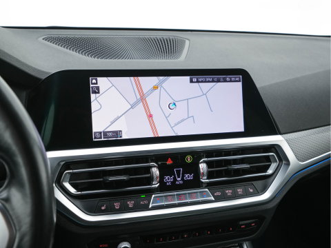 BMW 3 Serie Touring 330e High Executive M-Sportpack (Plug-in) Aut. *LEATHER-MICROFIBRE | FULL-LED | DIGI-COCKPIT | HEATED-SPORTSEATS | CAMERA | CARPLAY | SHIFT-PADDLES | NAVI-FULLMAP | PRIVACY-GLASS | ECC | PDC | CRUISE | TOWBAR | 18''ALU*