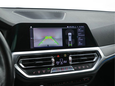 BMW 3 Serie Touring 330e High Executive M-Sportpack (Plug-in) Aut. *LEATHER-MICROFIBRE | FULL-LED | DIGI-COCKPIT | HEATED-SPORTSEATS | CAMERA | CARPLAY | SHIFT-PADDLES | NAVI-FULLMAP | PRIVACY-GLASS | ECC | PDC | CRUISE | TOWBAR | 18''ALU*
