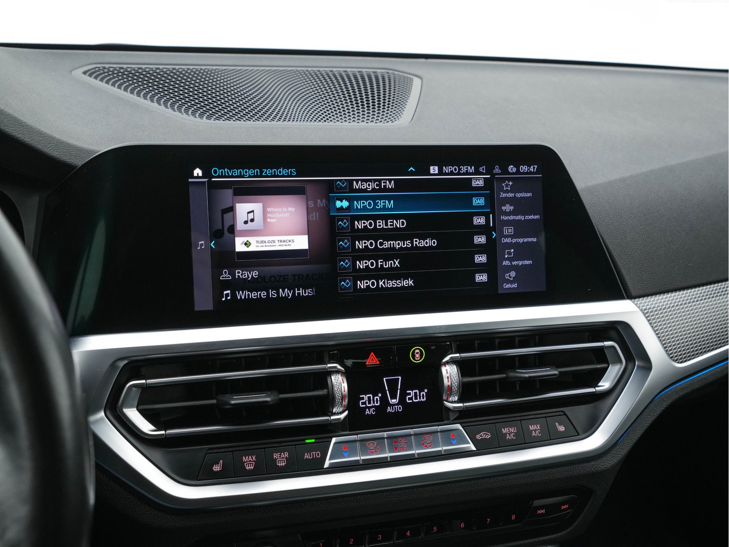 BMW 3 Serie Touring 330e High Executive M-Sportpack (Plug-in) Aut. *LEATHER-MICROFIBRE | FULL-LED | DIGI-COCKPIT | HEATED-SPORTSEATS | CAMERA | CARPLAY | SHIFT-PADDLES | NAVI-FULLMAP | PRIVACY-GLASS | ECC | PDC | CRUISE | TOWBAR | 18''ALU*