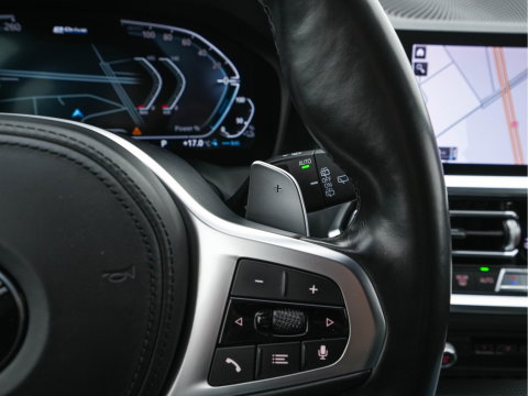 BMW 3 Serie Touring 330e High Executive M-Sportpack (Plug-in) Aut. *LEATHER-MICROFIBRE | FULL-LED | DIGI-COCKPIT | HEATED-SPORTSEATS | CAMERA | CARPLAY | SHIFT-PADDLES | NAVI-FULLMAP | PRIVACY-GLASS | ECC | PDC | CRUISE | TOWBAR | 18''ALU*